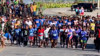 Viral, Lomba Lari Pelajar di Papua Tempuh Rute Menanjak 5 Km Tanpa Alas Kaki