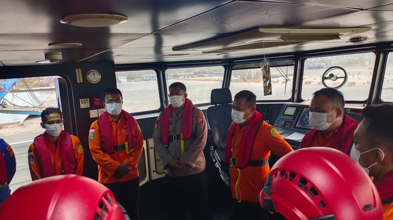 Cuaca di Selat Sunda Buruk, Pencarian 5 Wartawan yang Hilang saat Meliput Anak Krakatau Dilanjutkan Besok