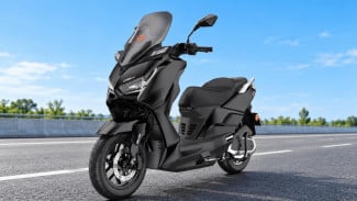 Motor Listrik Rp29 Jutaan Ini Punya Cruise Control, Kaki Bisa Istirahat?
